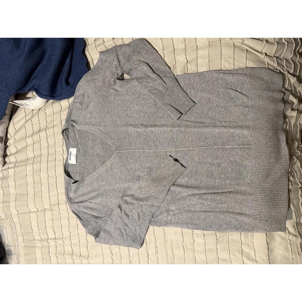 Old Navy Women's Gray V-Neck Sweater Size S